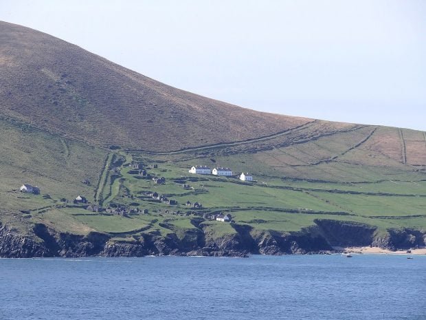 1280px-dingle-great-blasket-village-2012-620x465-1