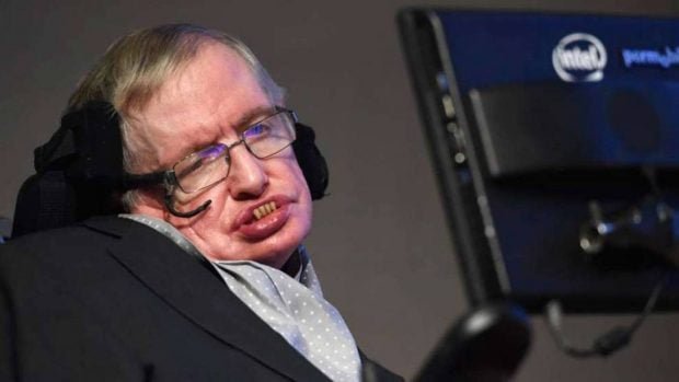 15-frases-de-stephen-hawking-que-cambiaran-tu-forma-de-ver-el-mundo1-620x349-1