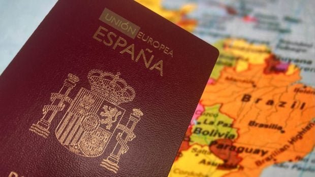 europapress_7379447_pasaporte-1-620x349-1