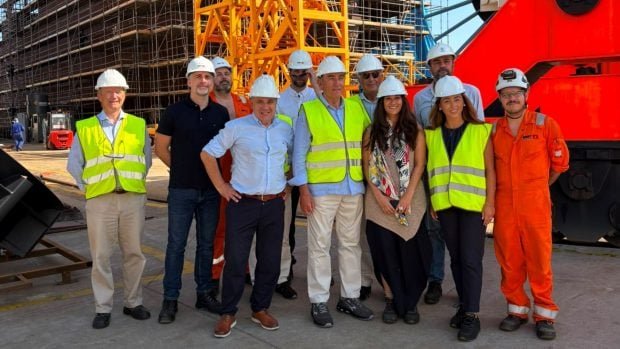 ignacio-galan-visita-en-vigo-el-proyecto-de-nuevo-buque-electrico-de-bibby-marine-620x349-1