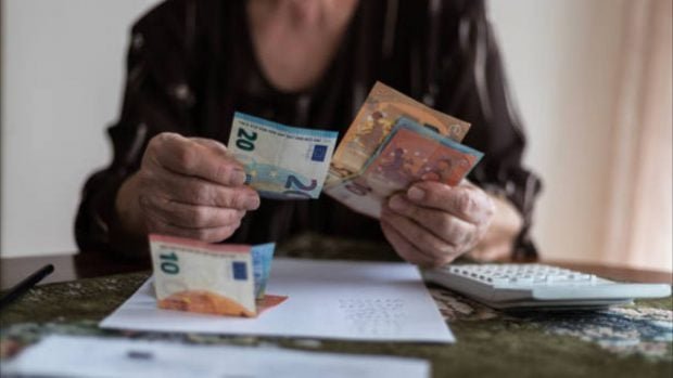 la-seguridad-social-insta-a-revisar-tu-pension-antes-de-cerrarla-puedes-estar-perdiendo-dinero-y-no-lo-sabes-620x349-1