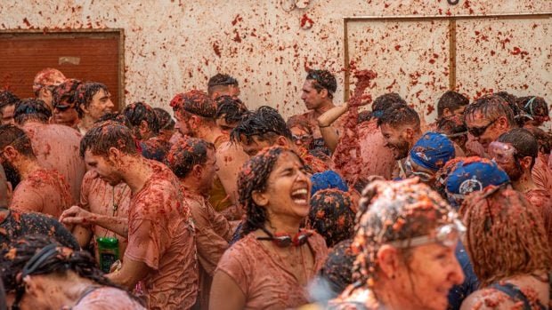 la-tomatina-de-bunol-en-una-edicion-de-anos-pasados-europa-press-620x349-1