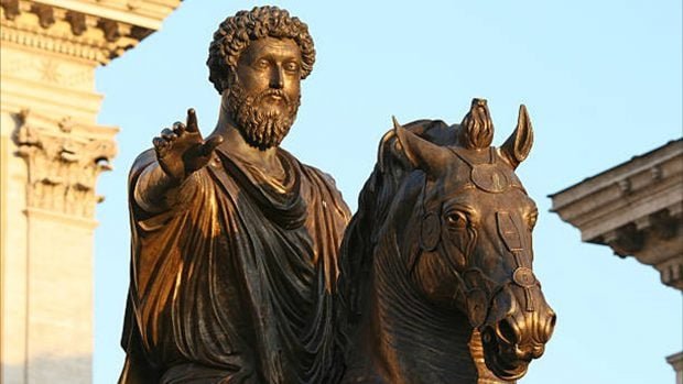 marco-aurelio-emperador-romano-cuando-te-levantes-por-la-manana-piensa-en-el-privilegio-de-estar-vivo-620x349-1