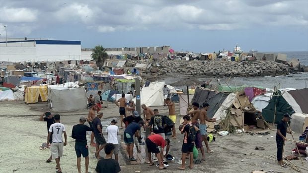 europapress_7768631_migrantes_nuevo_asentamiento_playa_benitez_12_septiembre_2026_ceuta_espana-1-620x349-1