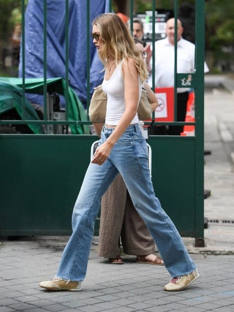 gigi-hadid-spotted-wearing-hoff-on-the-streets-of-parisphoto-credit-courtesy-of-splashnews_easy-resizecom_-465x620-1