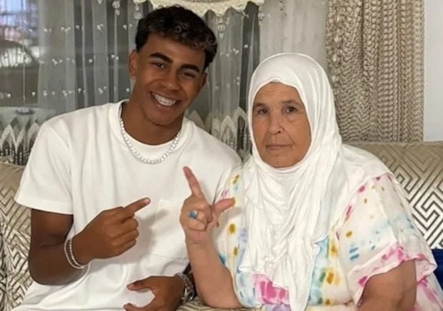 lamine-yamal-con-su-abuela-620x436-1