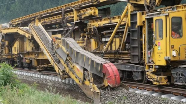 maquina-vias-de-tren-2-620x349-1