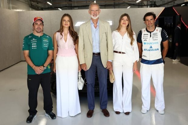 meeting-royalty-at-the-spanishgp-carlos-and-fernando-met-with-the-king-of-spain-felipe-vi-l-620x413-1
