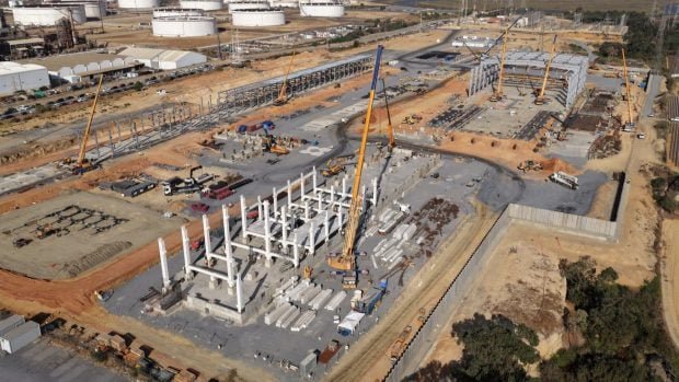 planta-en-construccion-en-el-valle-del-hidrogeno-en-huelva-620x349-1