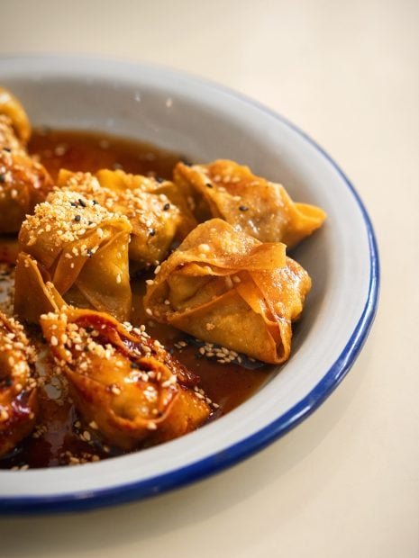 quizas-sea-uno-de-los-sitios-mas-famosos-para-tomar-dumplings-y-wonton-caseros-y-es-que-casa-465x620-1