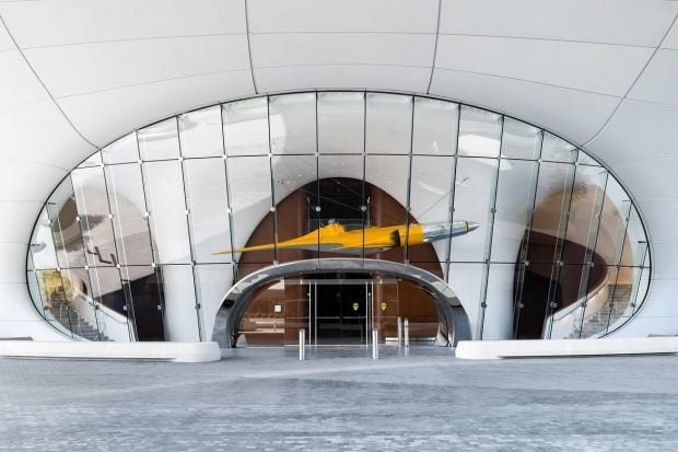 this-is-where-the-fun-beginsfrom-the-plaza-of-the-lucas-museum-visitors-are-greeted-by-the-ori-620x413-1