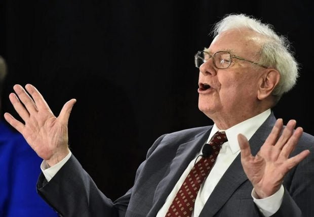 warren-buffett-uno-los-inversores-mas-reconocidos-del-mundo-dejo-este-viernes-la-presidencia-berkshire-hathaway-despues-56-anos-al-frente-la-compania_easy-resizecom_-620x430-1
