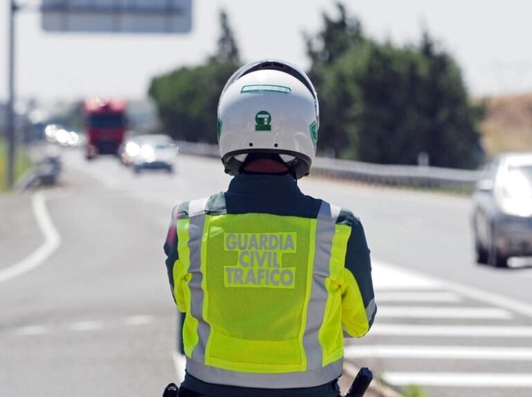 agente-guardia-civil-trafico-control